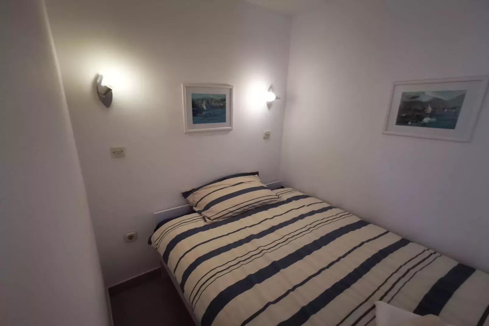 Sea View Holiday Home Umag - Three Bedroom Holiday Home-Slaapkamer