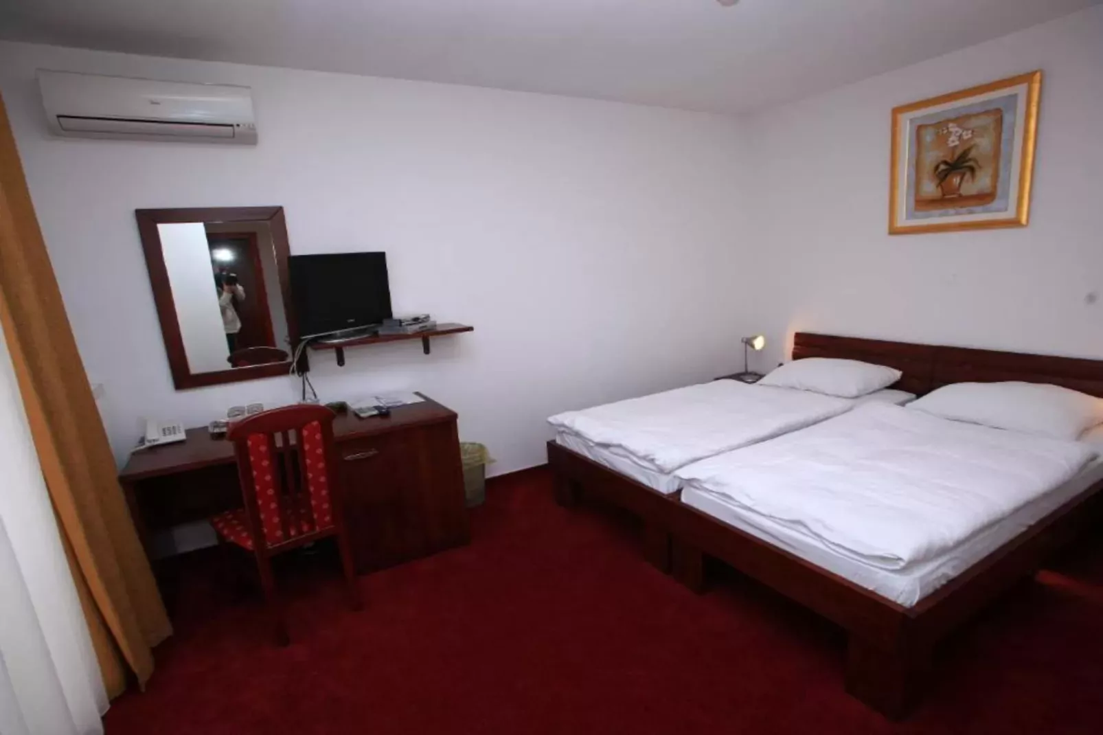 Hotel Orion - Triple Room with Mountain View-Slaapkamer