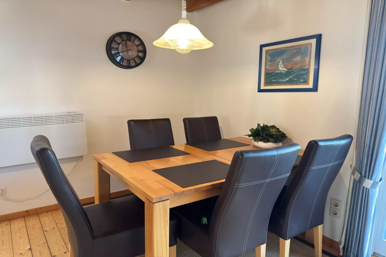 Fischer sien Huus 70qm-Eetkamer