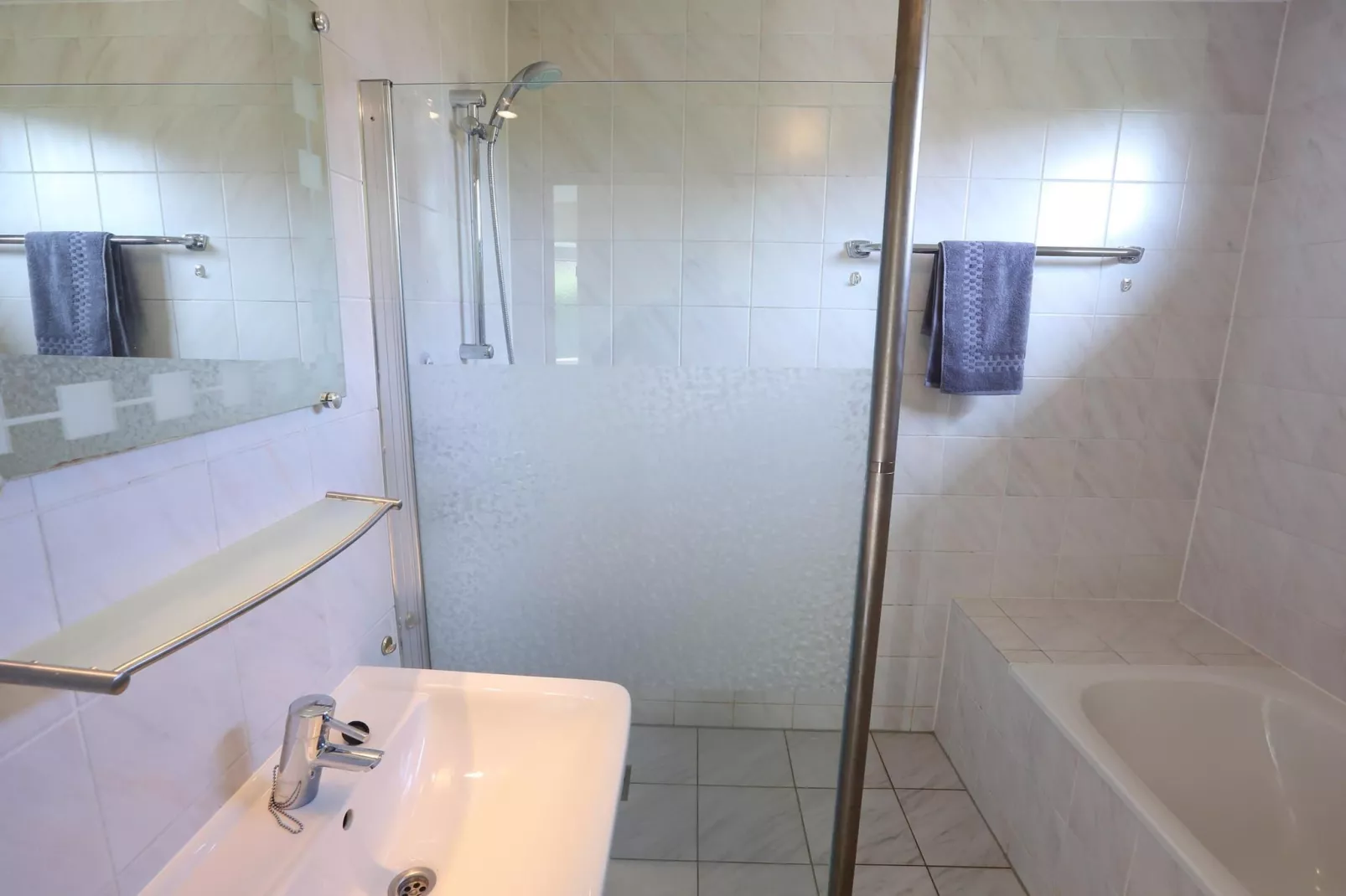 Vakantiepark Emslandermeer 1-Badkamer