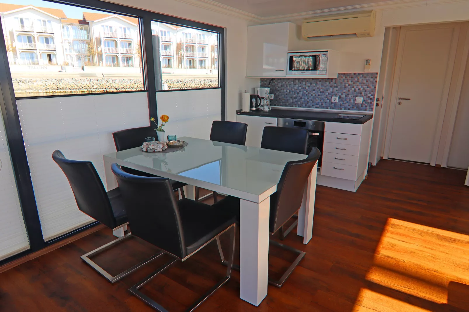 Hausboot Familiy & Friends LP 1 / 4 Personen-Eetkamer