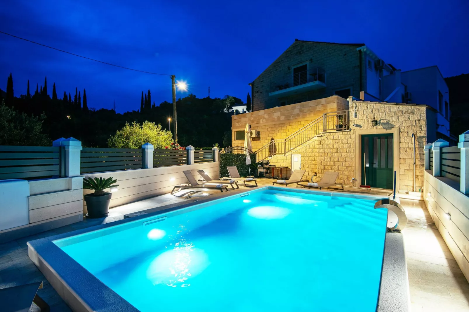 Apartments Azzurro- One Bedroom Apartment with Terrace and Hot Tub ( Azzurro II-gornji)-Zwembad