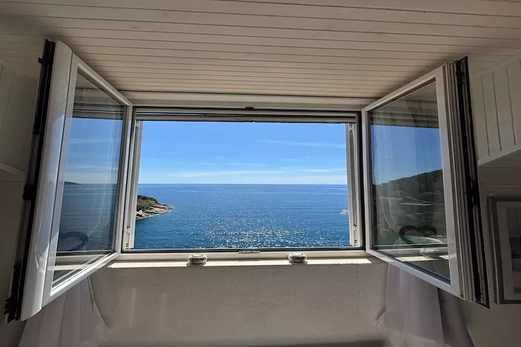 Indy's Beach Apartments -Two Bedroom Apartment with Balcony and Sea View-Uitzicht