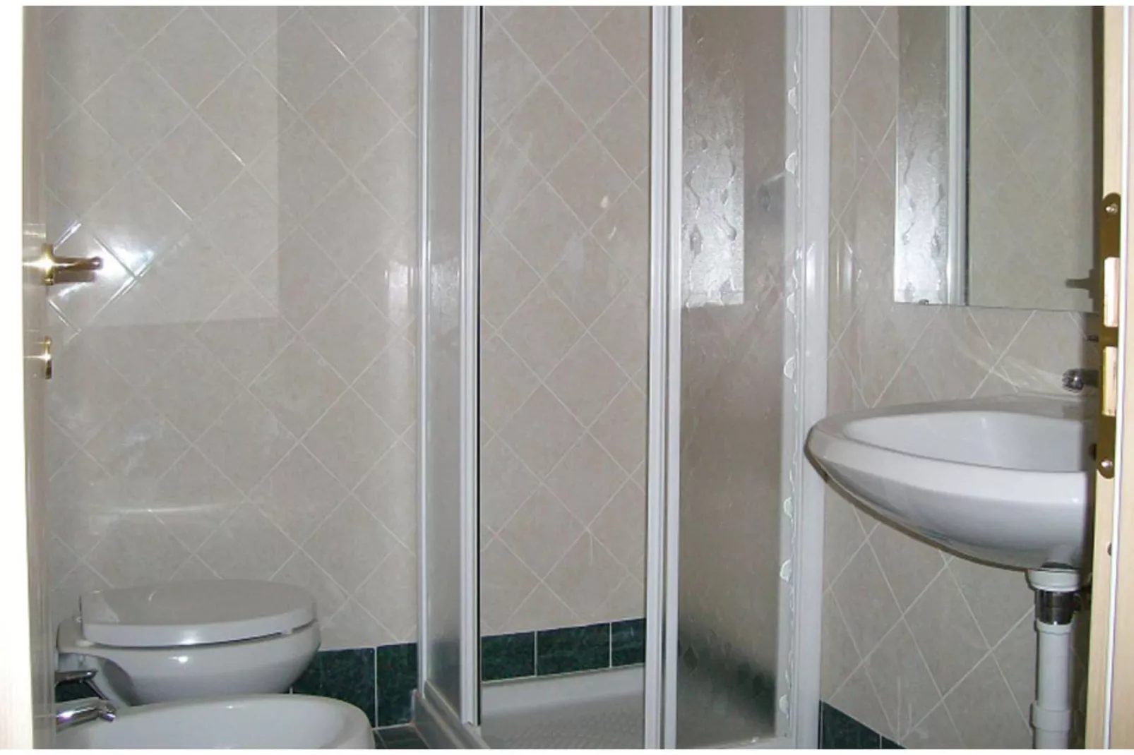 Villaggio Borgoverde TWO-ROOM APARTMENT 5 PAX - B5-Badkamer