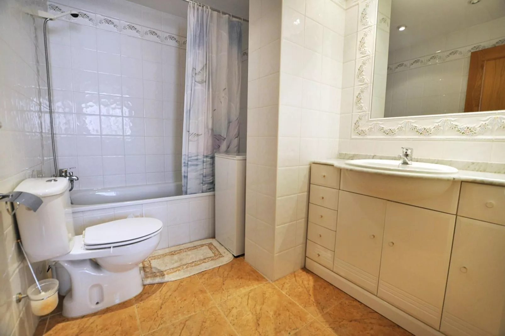 1029 JOC PILOTA 50m Playa-Badkamer