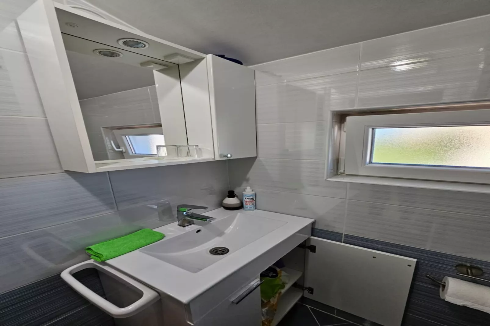 Apartments Olga - one bedroom apartment A3-Badkamer