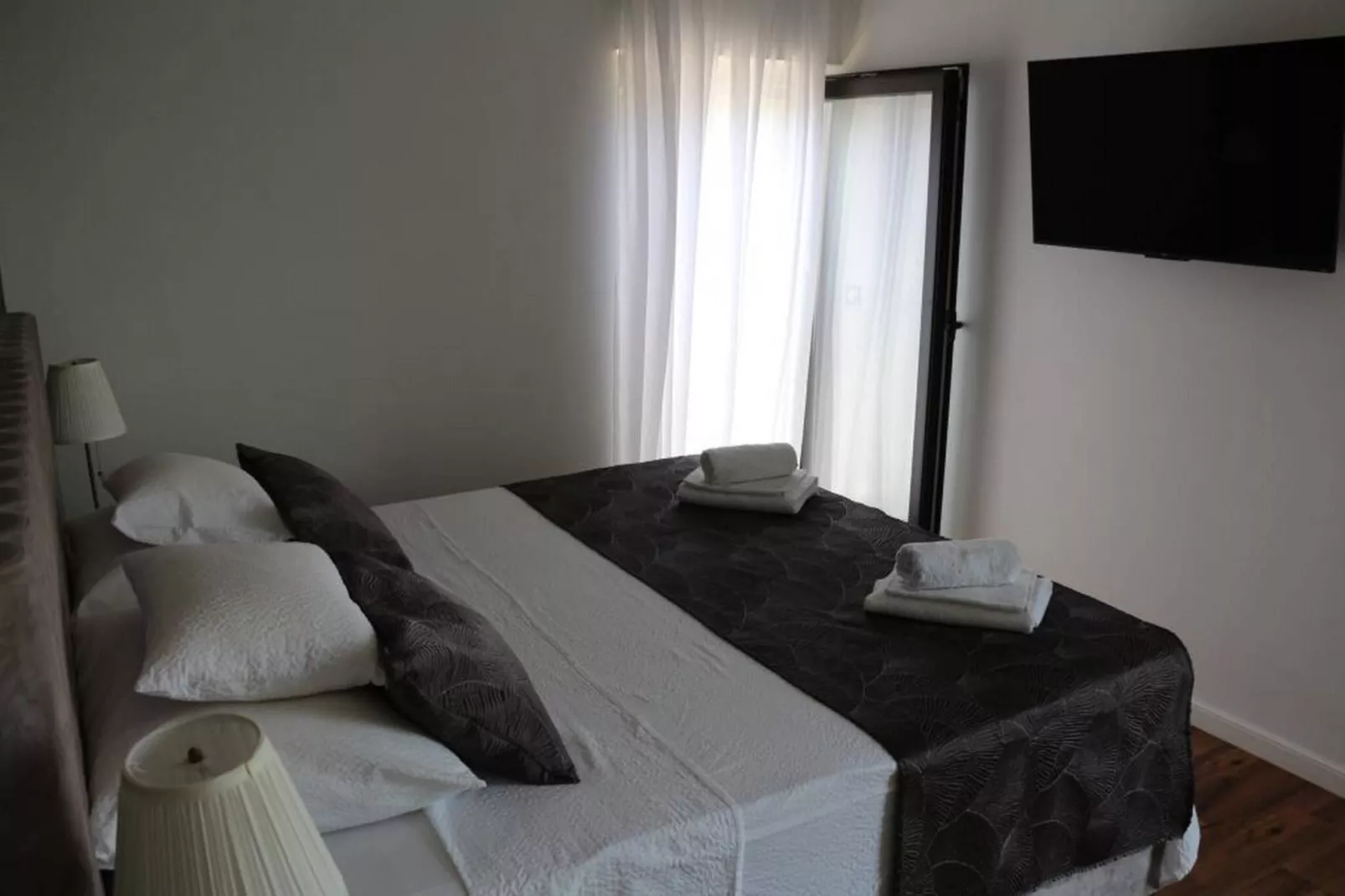 Apartments Marvi - one bedroom apartment (Right)-Slaapkamer