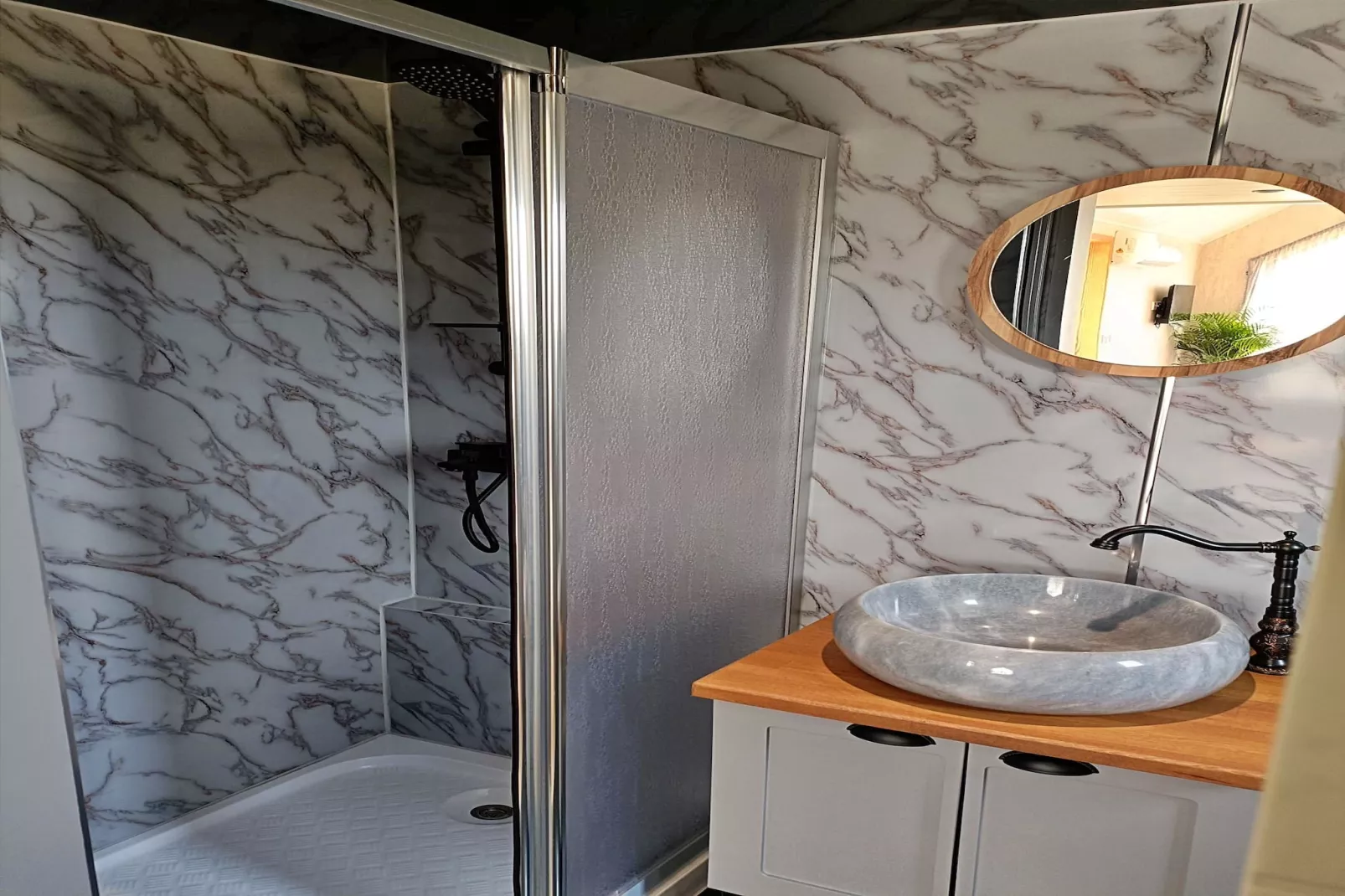 Little Dunley - The Tiny House-Badkamer