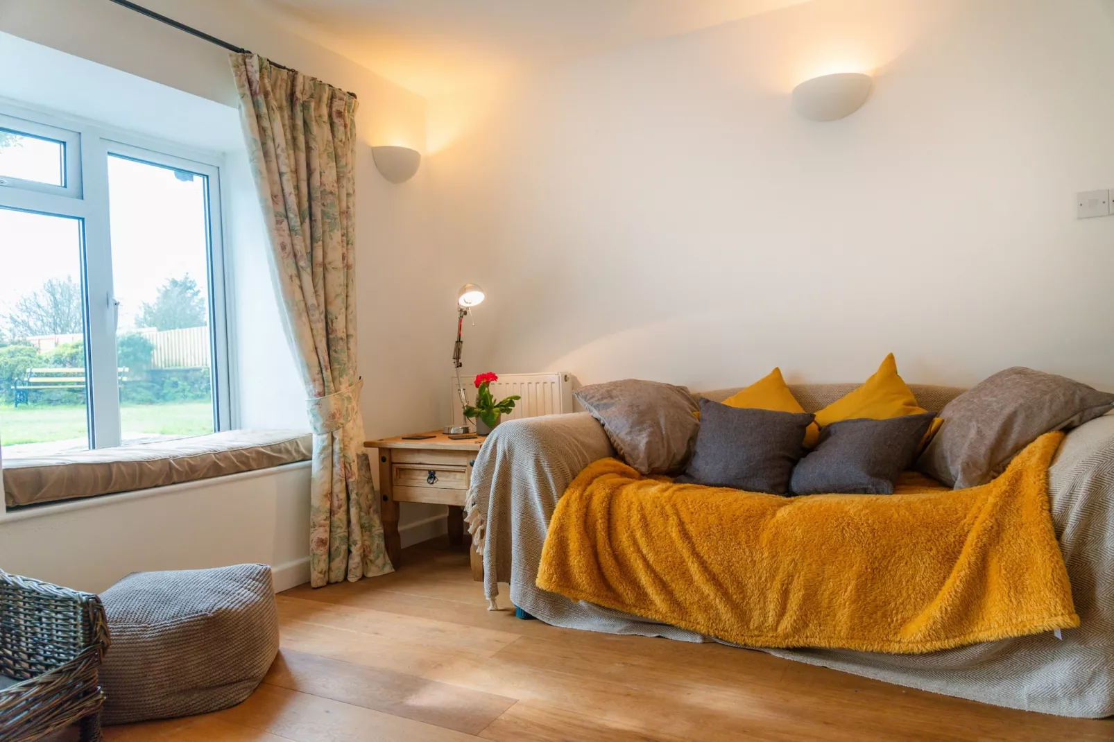 Court Cottage-Woonkamer