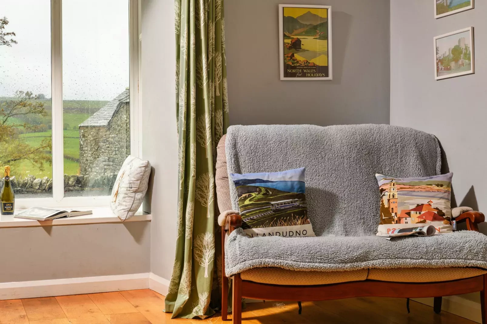 Bodlawen Holiday House - Edge of Snowdonia-Woonkamer