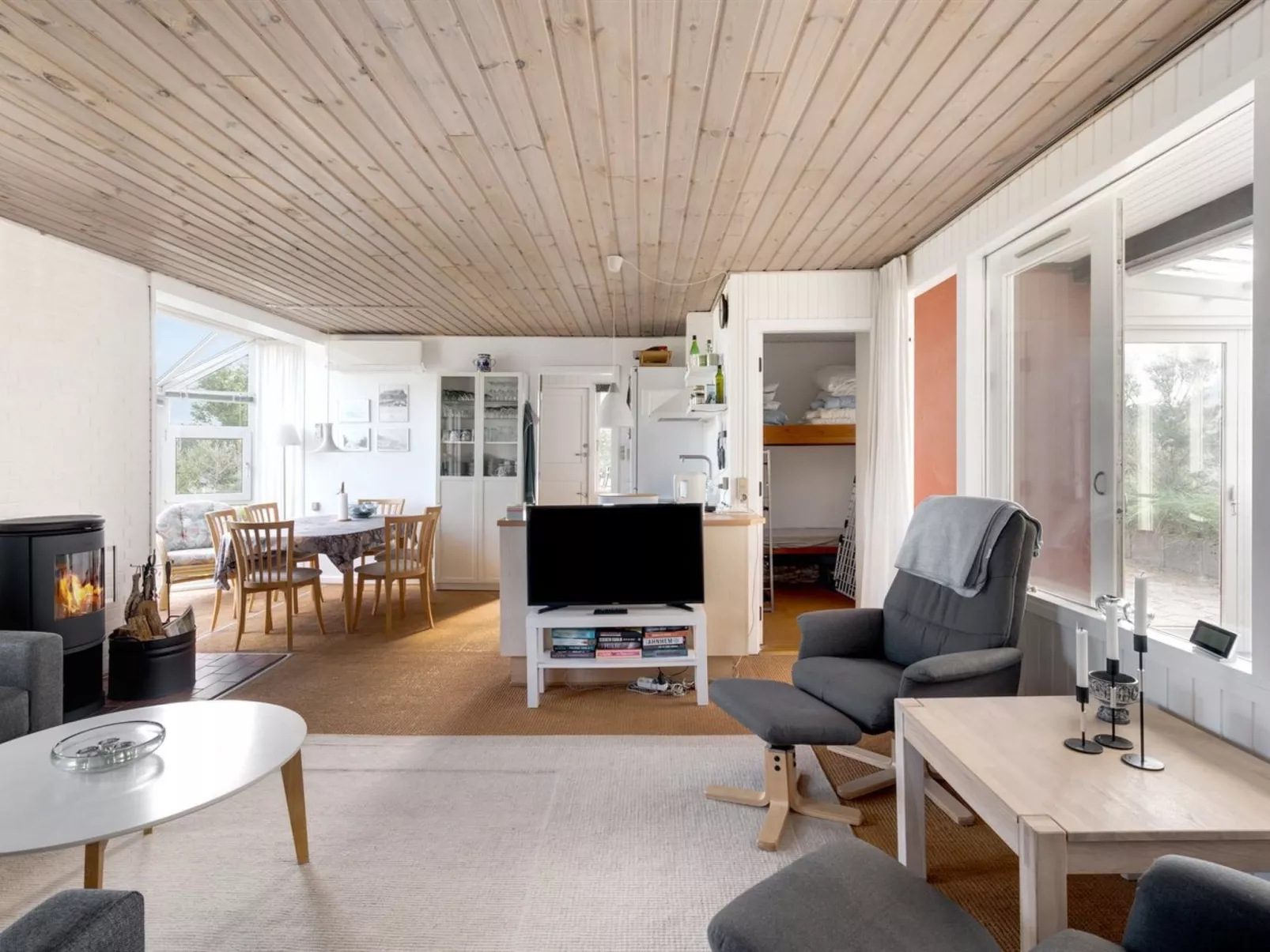 "Kaare" - 250m from the sea-Binnen