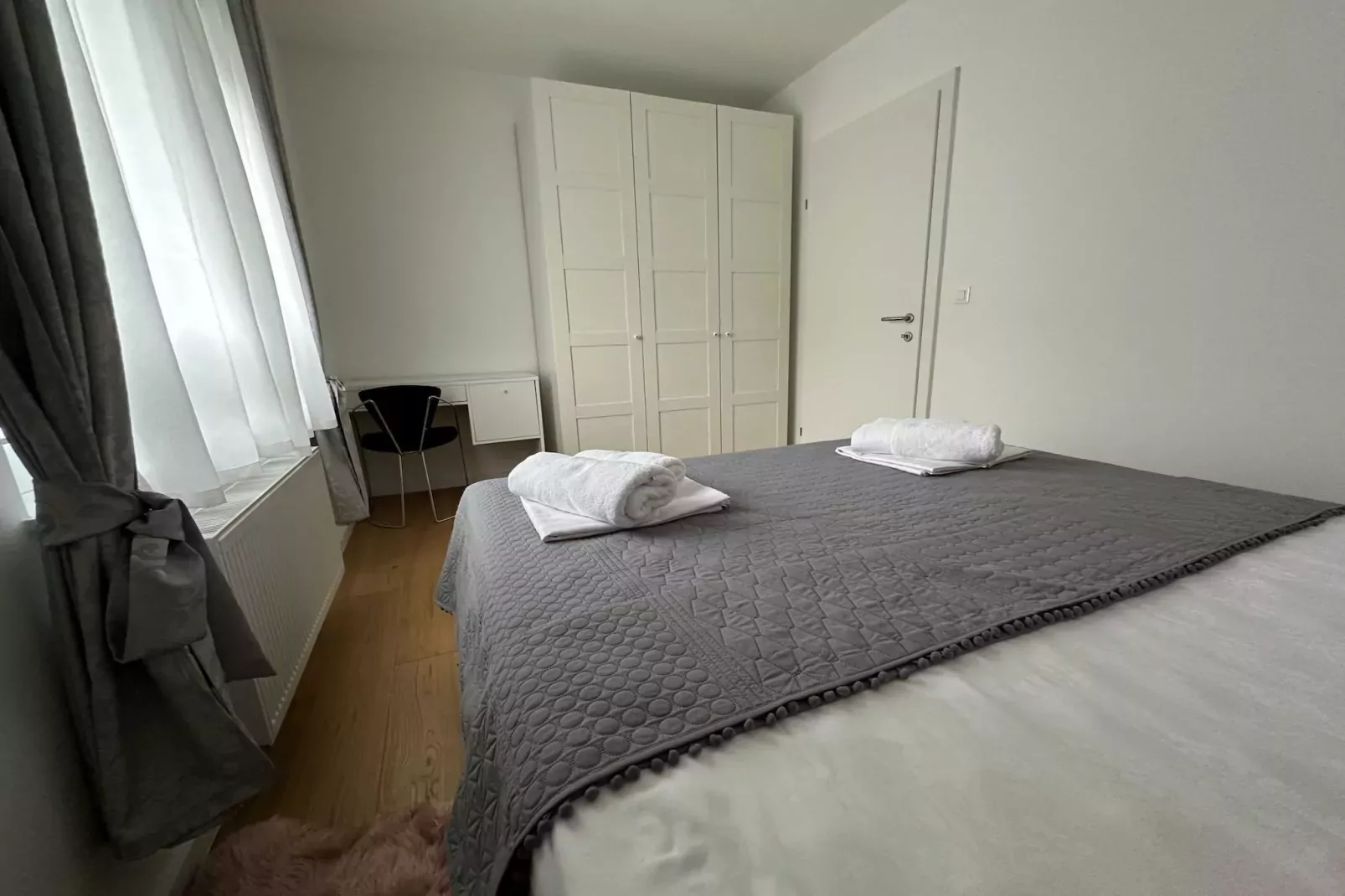 Cozy Retreat in Krapinske Toplice: Comfort and Prime Location with Pivate Parking - One Bedroom Apartment-Slaapkamer