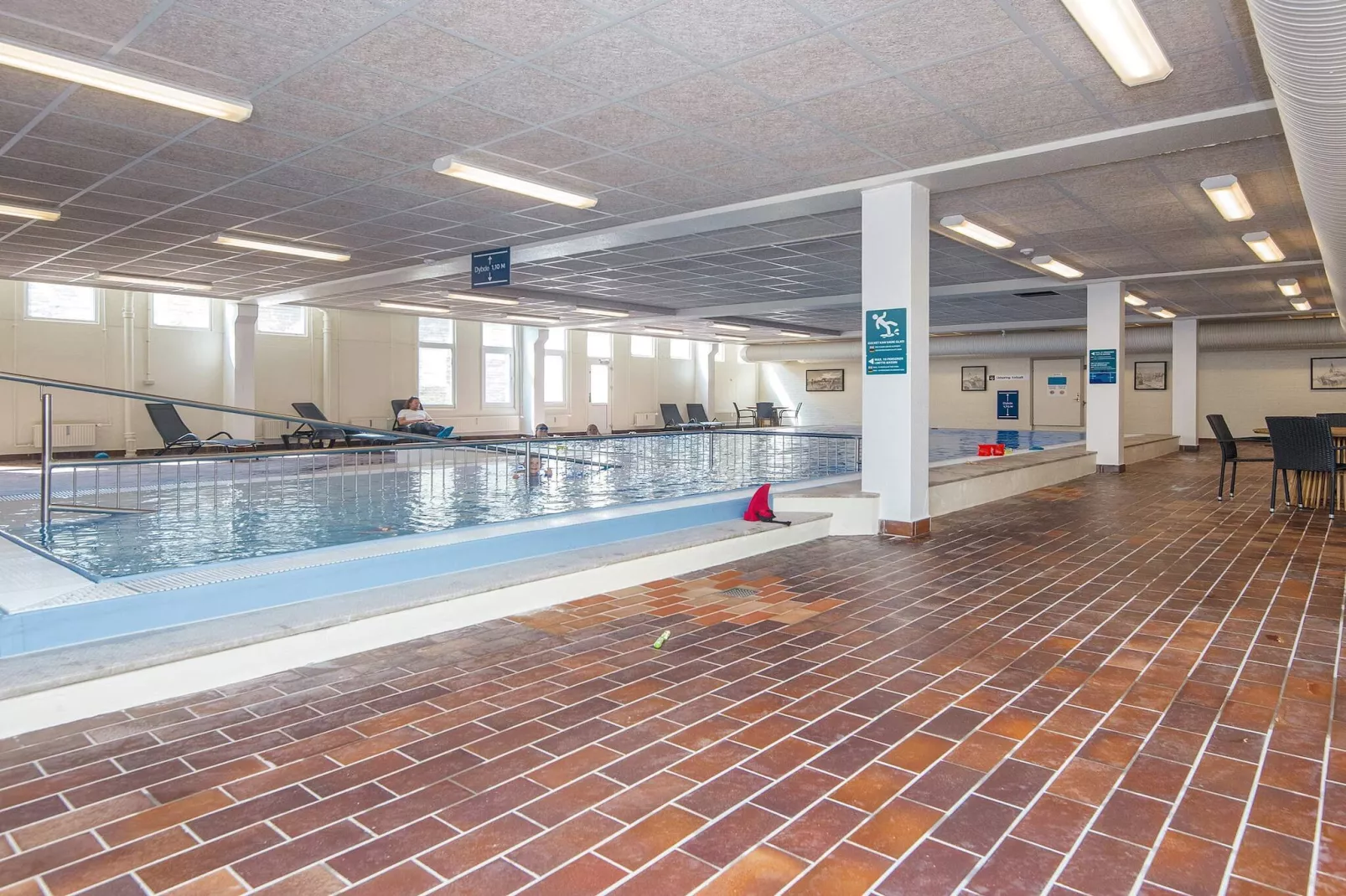 2 rooms-Niet-getagd