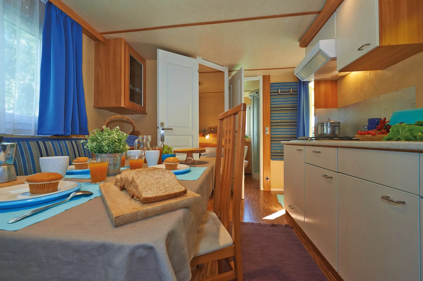 Baia Domizia Villaggio Camping E3-Woonkamer