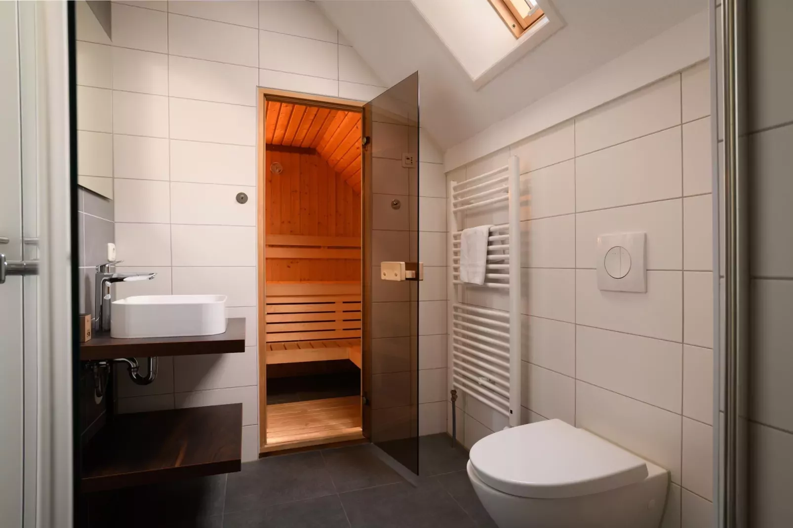 Resort Maastricht 15-Badkamer