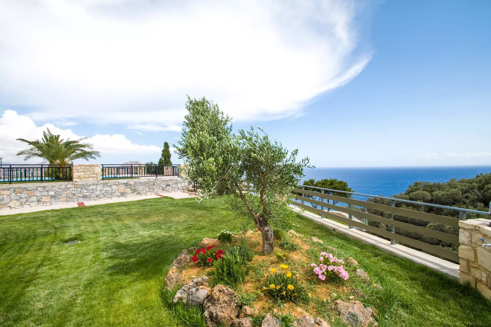 Souda Bay Loggia-Tuinen zomer