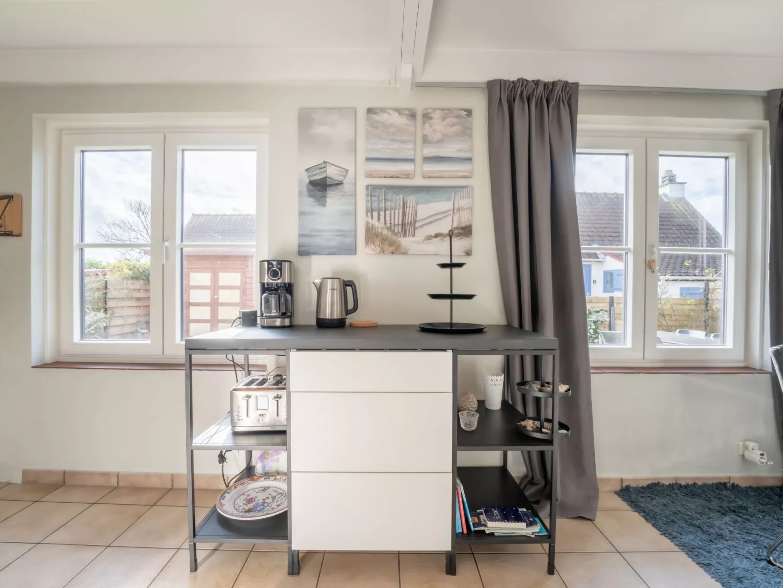 Beluga with parking and shared pool-Binnen
