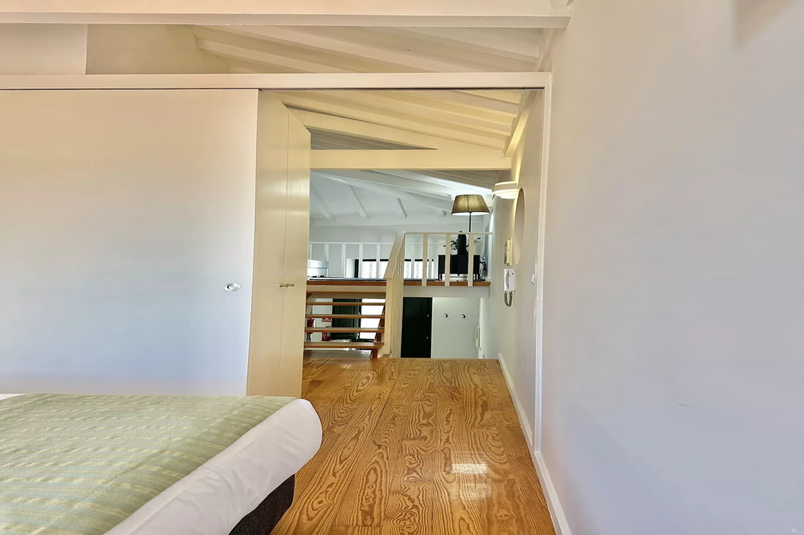 YOUROPO - Typical House 3-Overloop