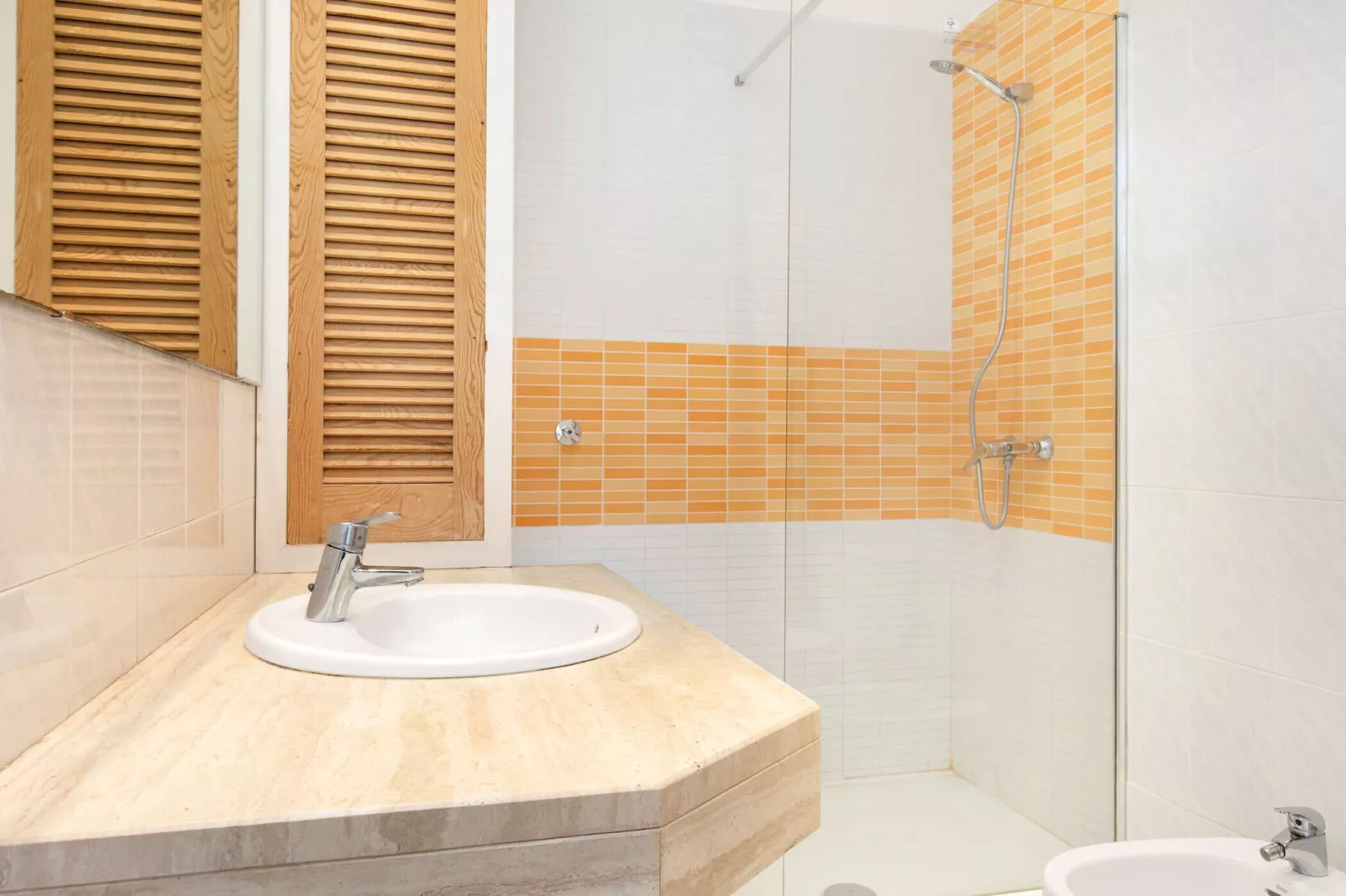 Ancora 14 B-1-Badkamer
