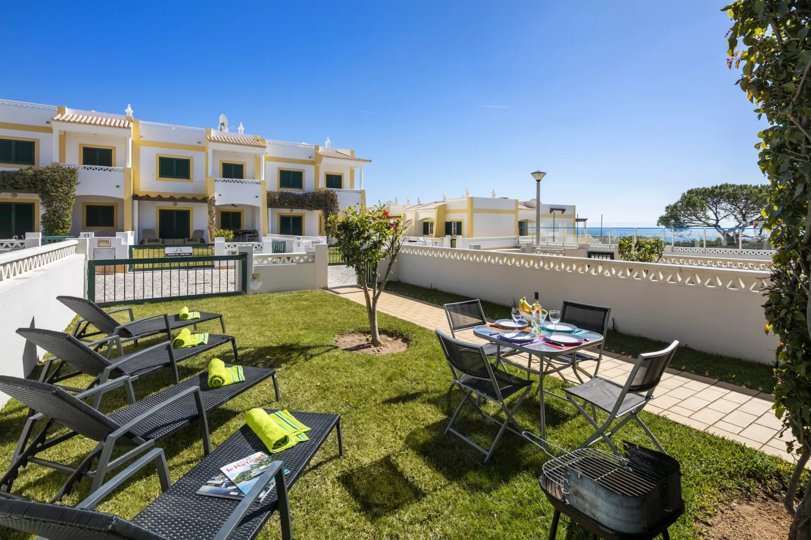 09 Terraços de Benagil (Casa do Pato)-Tuinen zomer