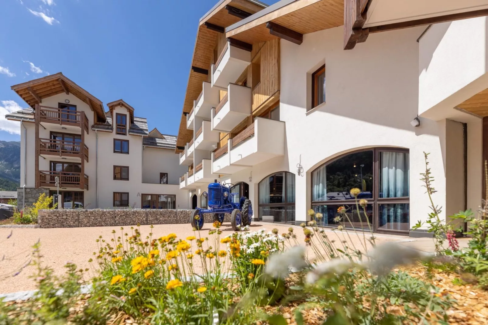 SERRE CHEVALIER Le Cristal Lodge-A38P-Buitenkant zomer