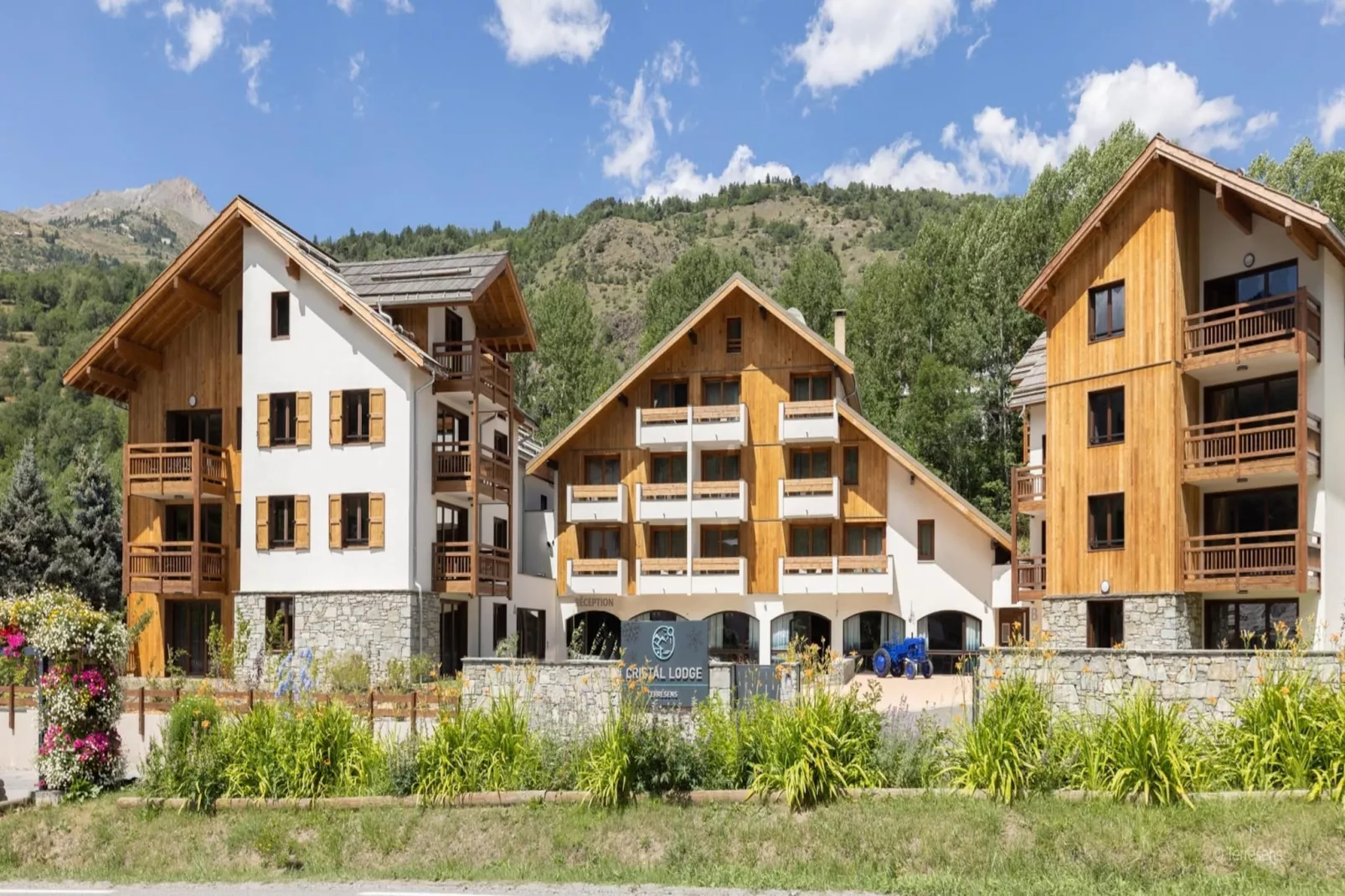 SERRE CHEVALIER Le Cristal Lodge-A40P-Buitenkant zomer