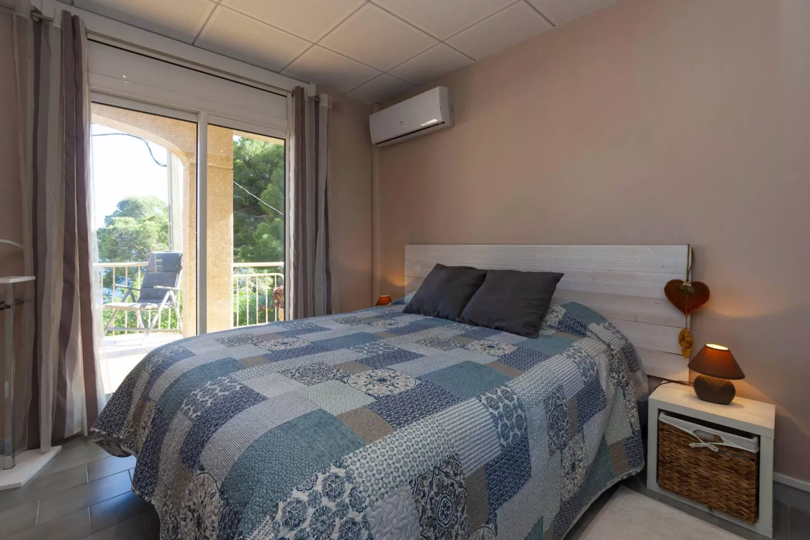 1233 VILA NEUS con piscina-Slaapkamer