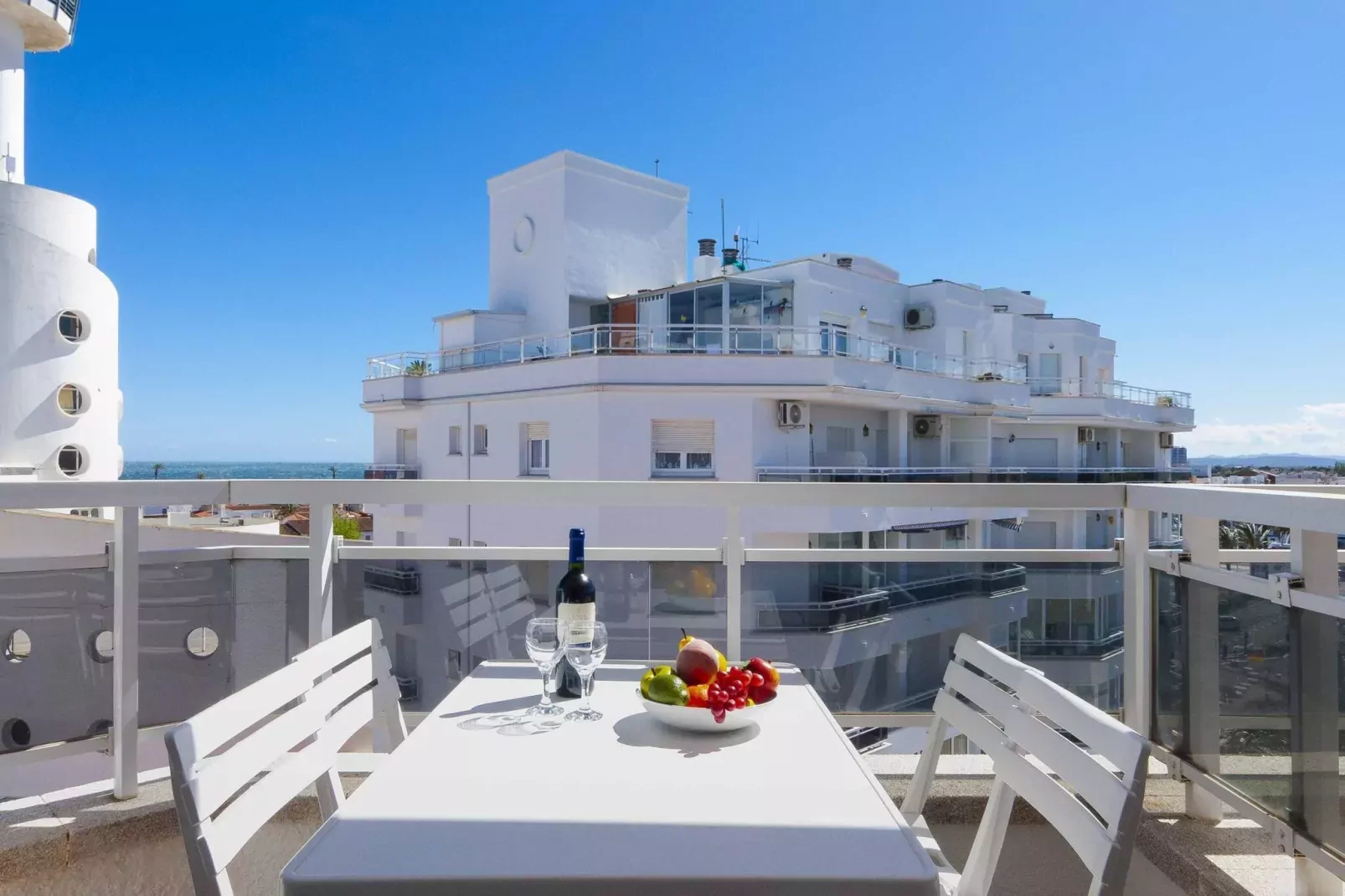1222 CLUB NAUTIC vista canal-Terrasbalkon