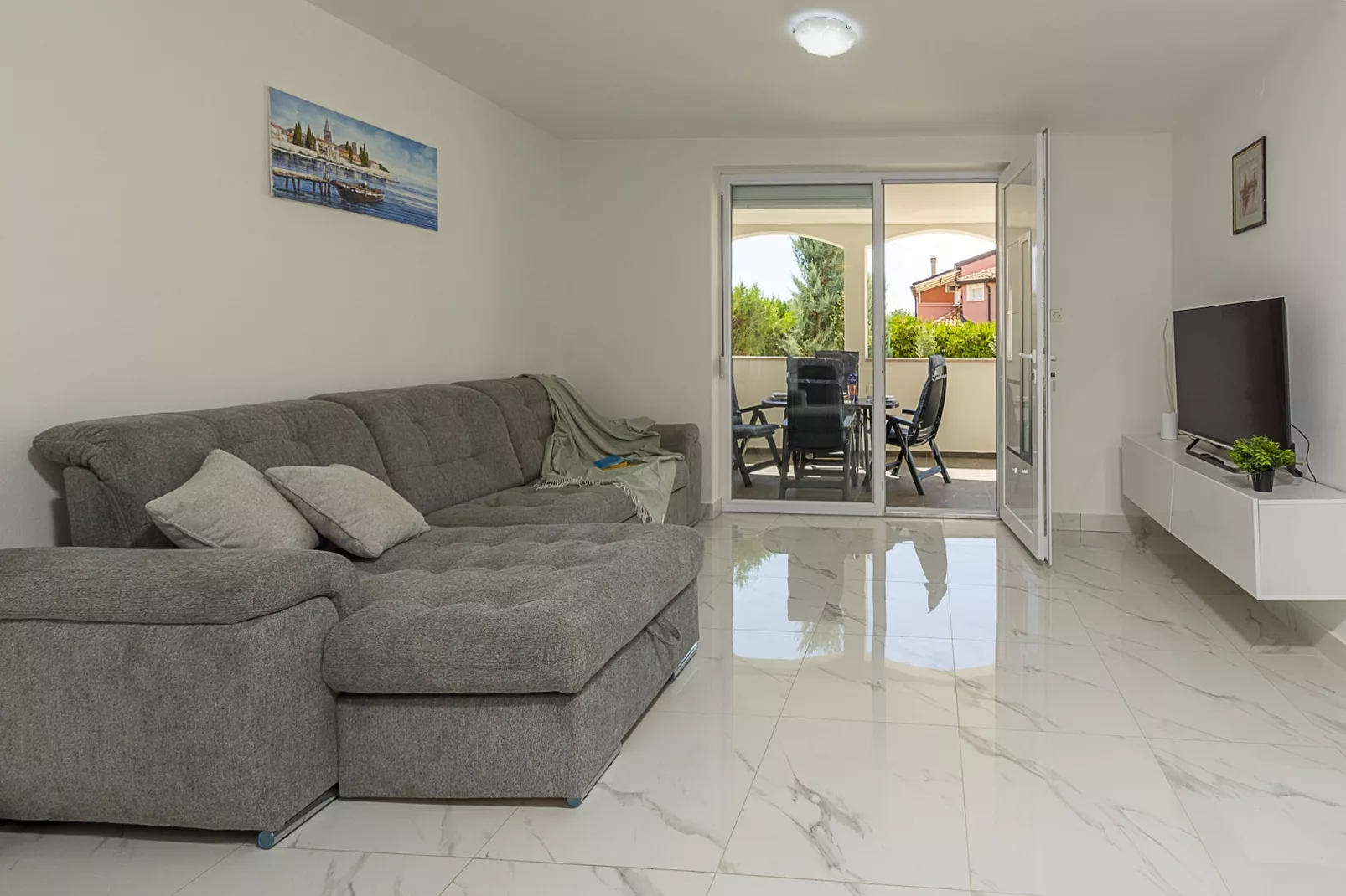 Villa Susanne with Private Pool-Woonkamer