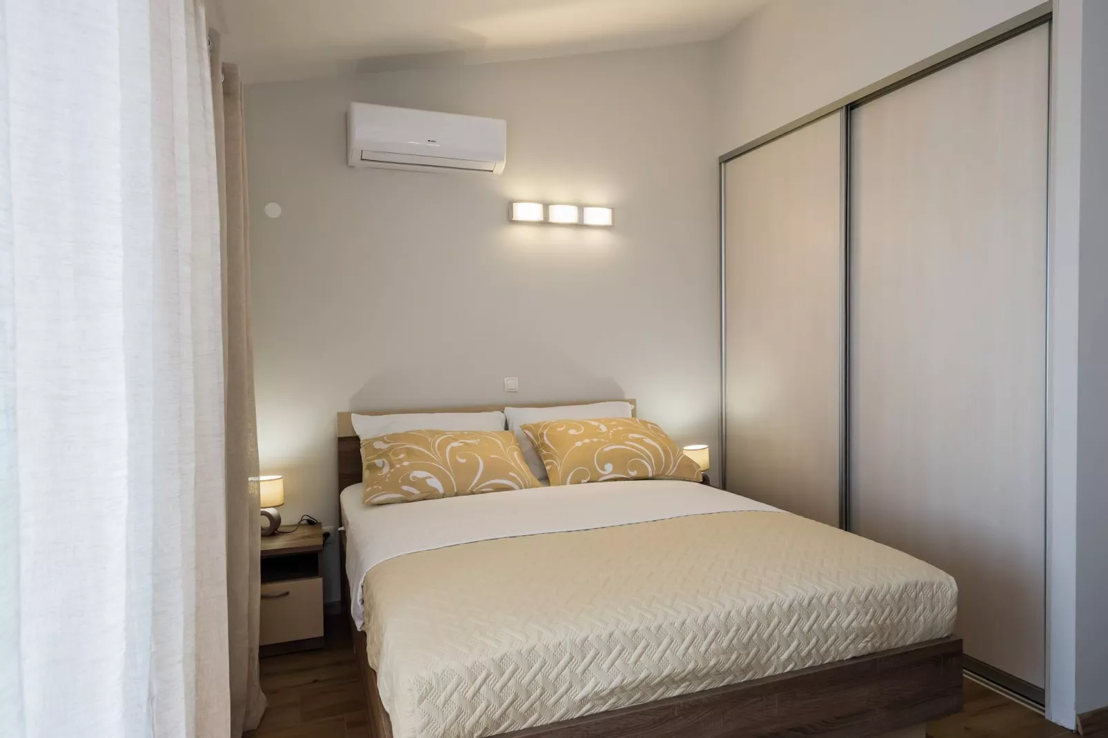 Apartments Savin - two bedroom apartment-Slaapkamer