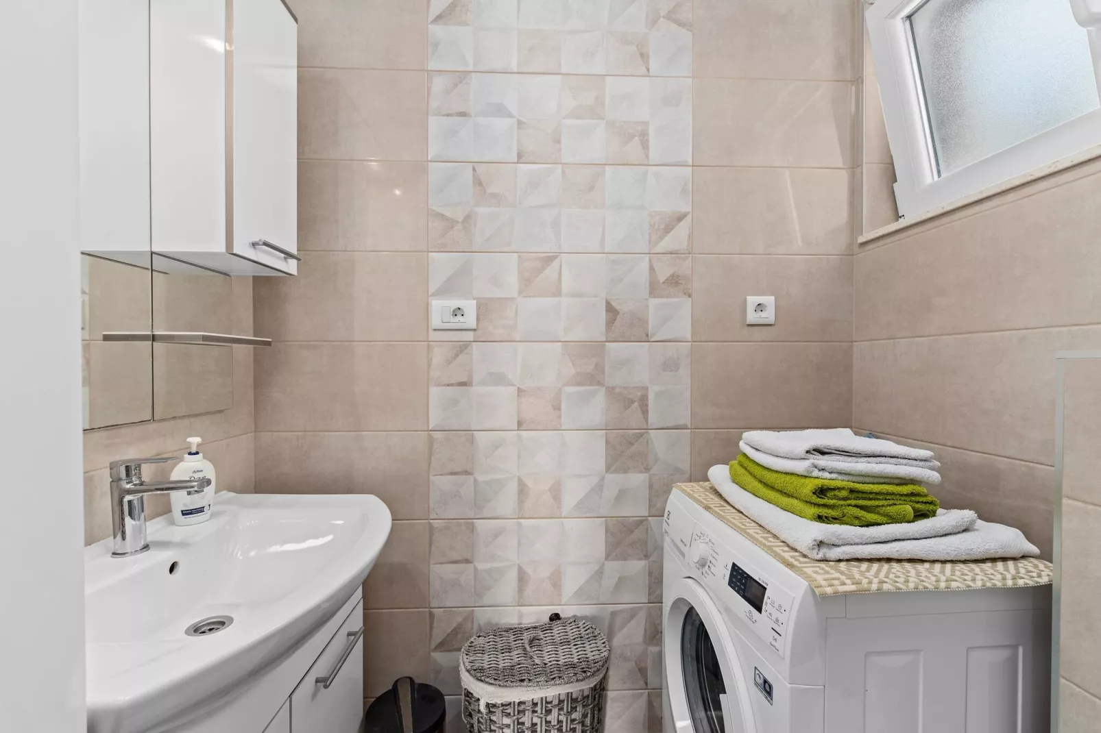 Apartment Moments - two bedroom apartment-Badkamer