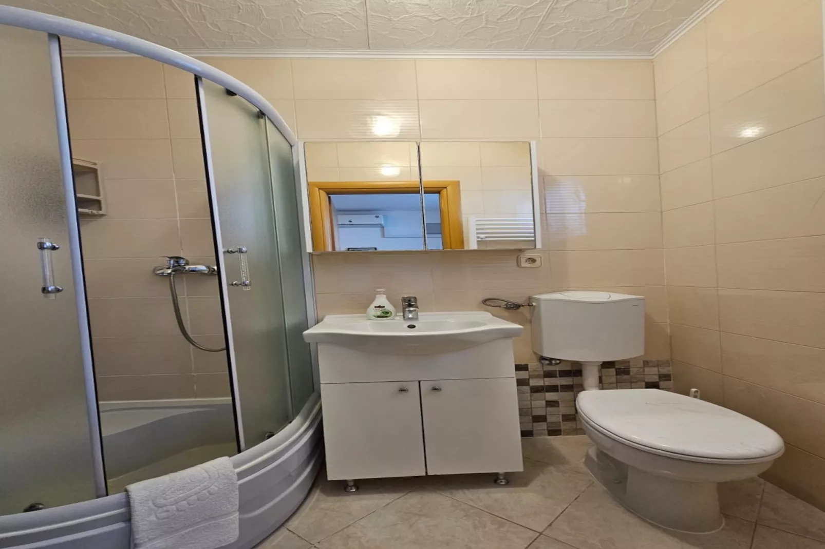 Apartments Olga - one bedroom apartment A1-Badkamer