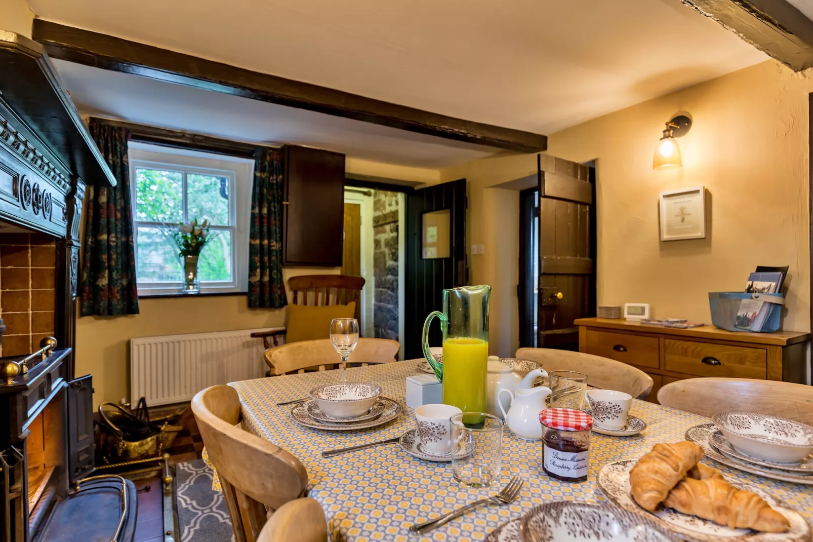 Spring Cottage-Woonkamer