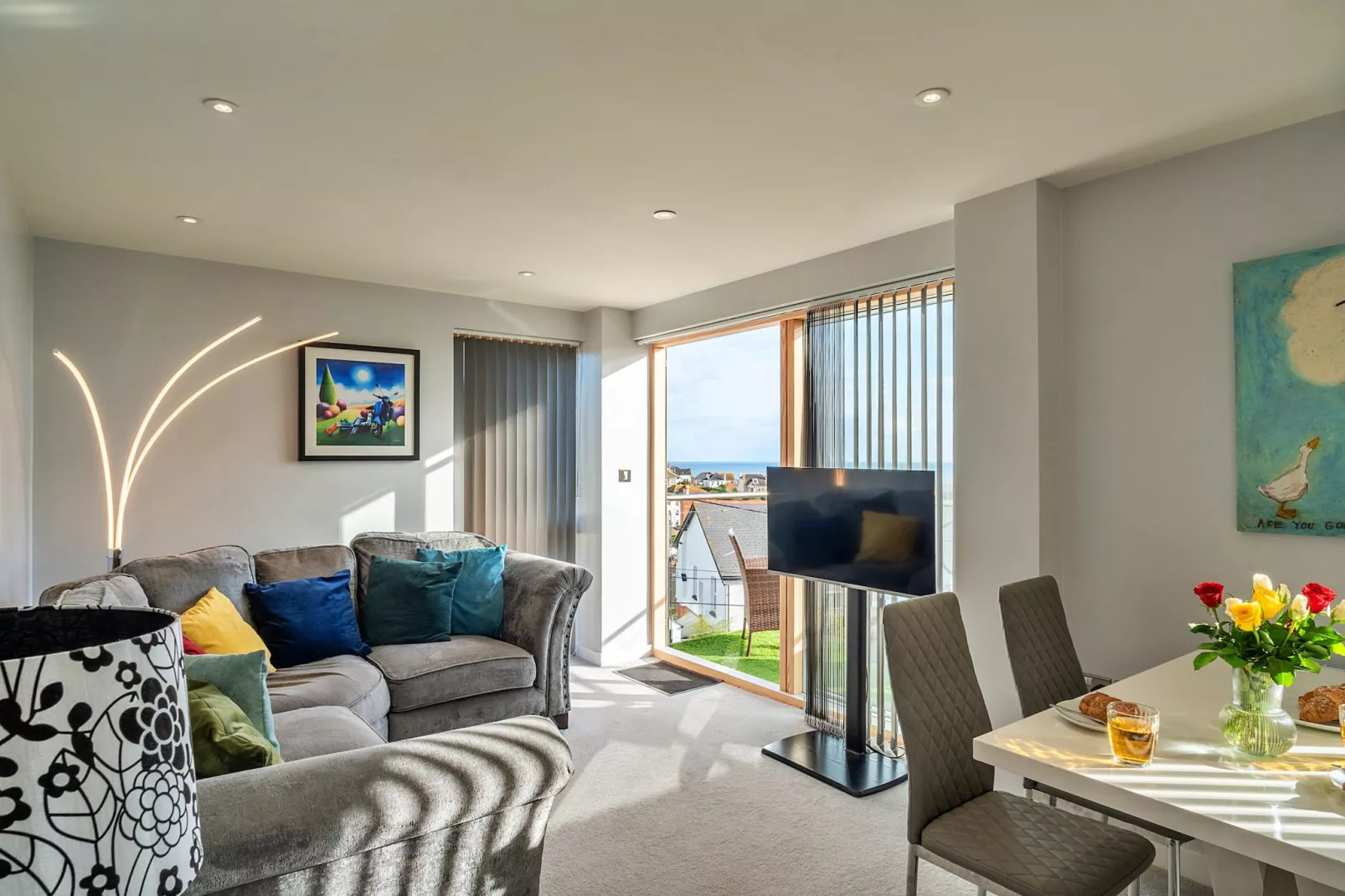 Number 10, Montpellier Apartments-Woonkamer