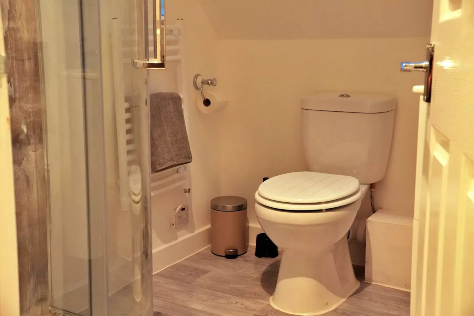 No. 8 Meadow Retreat-Badkamer