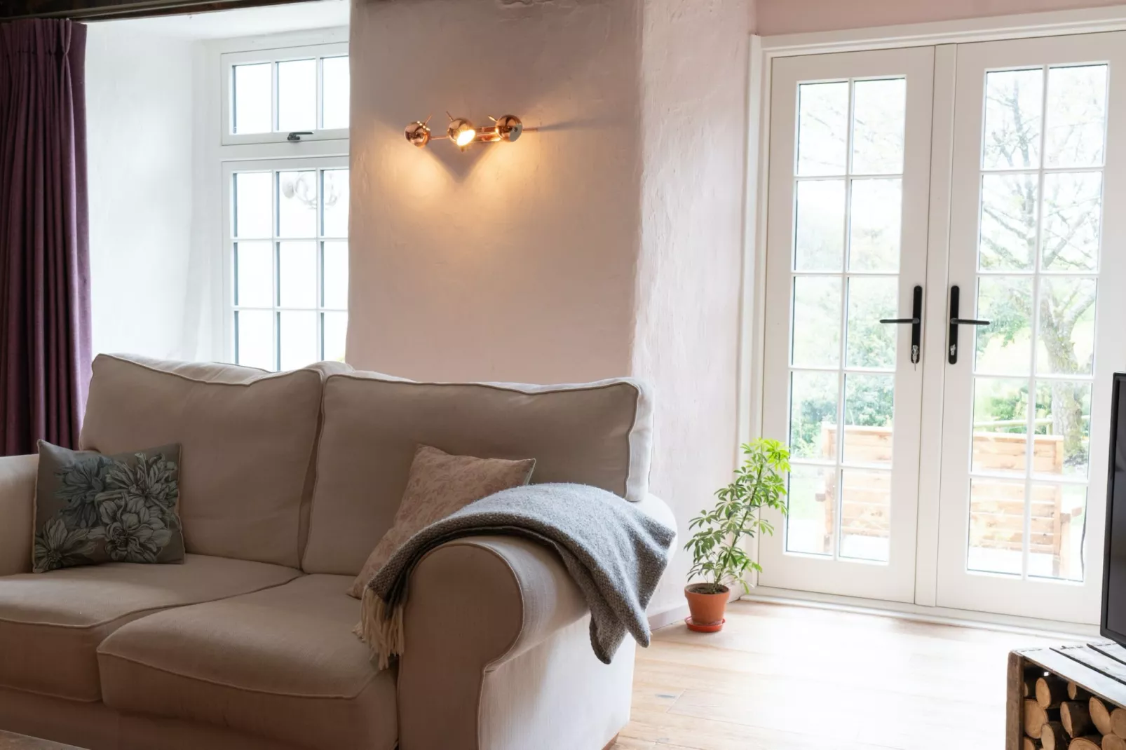 Lower Aylescott Farmhouse-Woonkamer