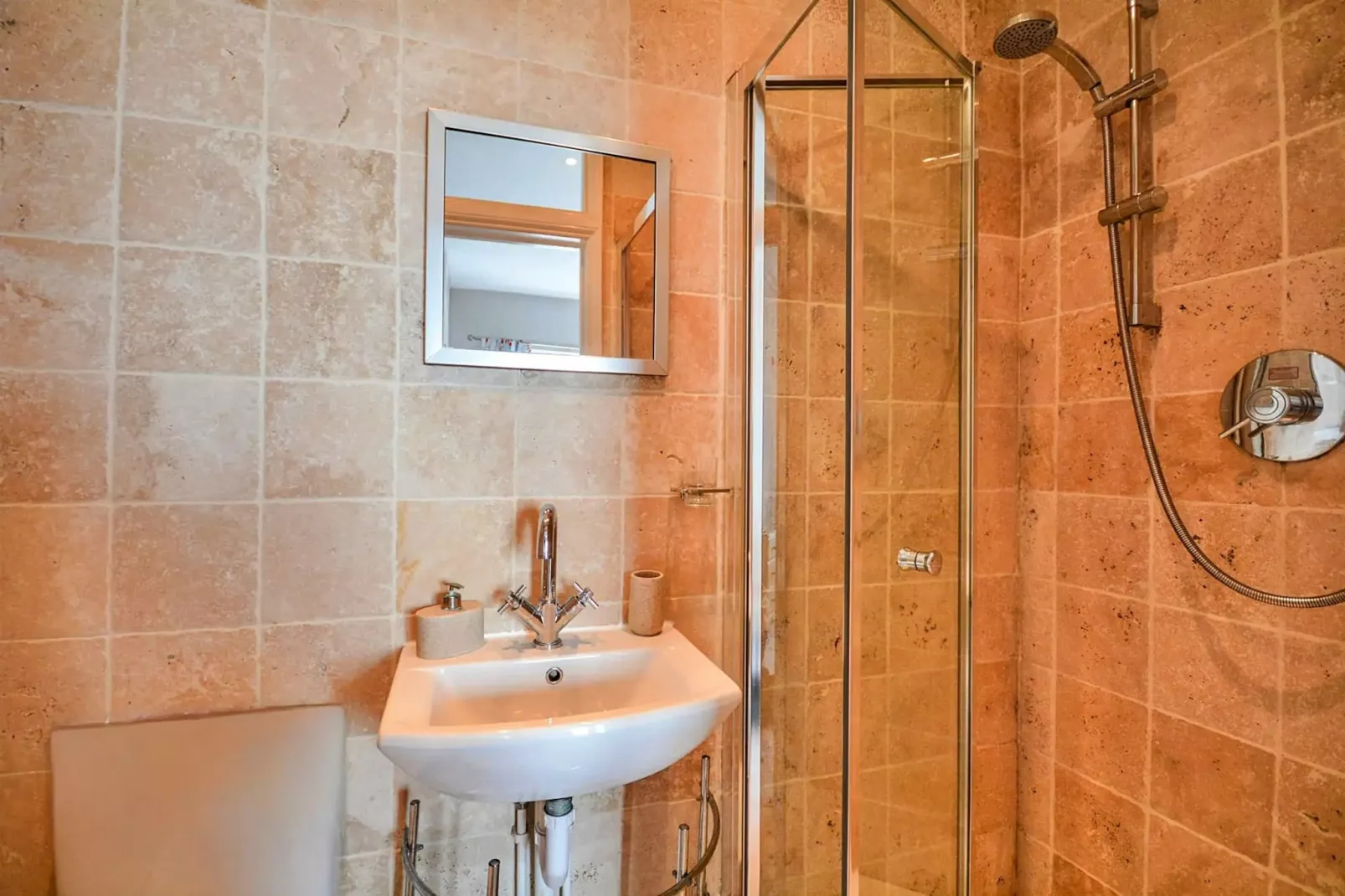 Rock House, Kingsand-Badkamer