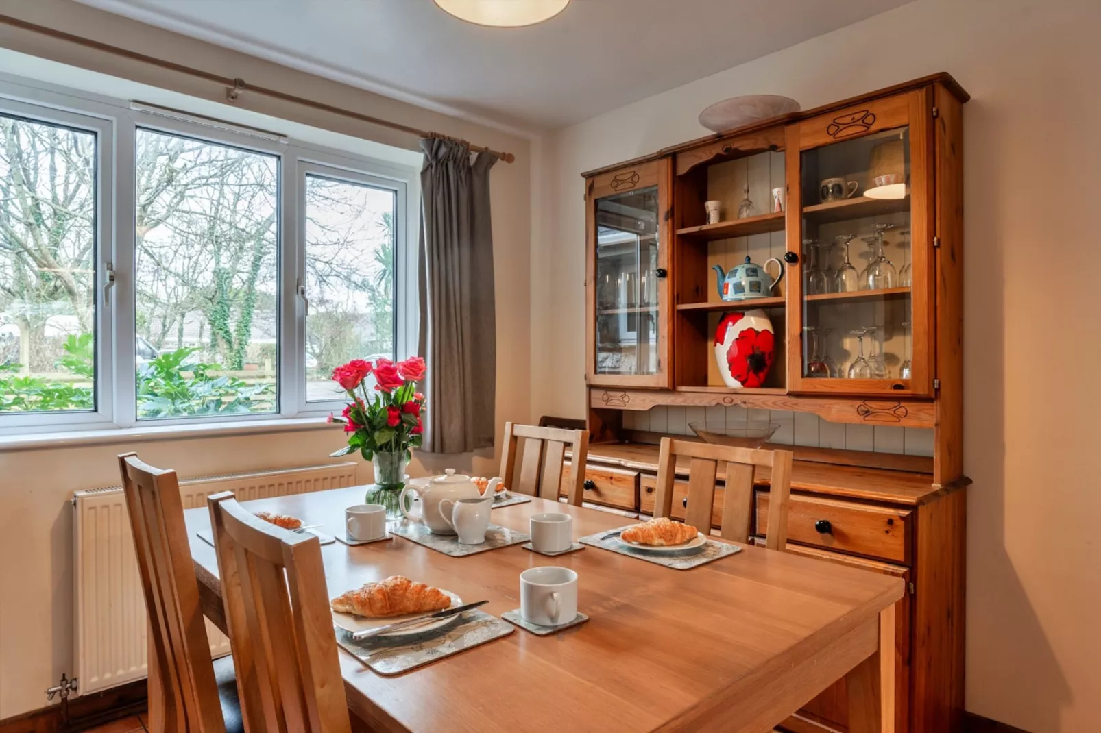 No.1 Gladys' Orchard-Eetkamer