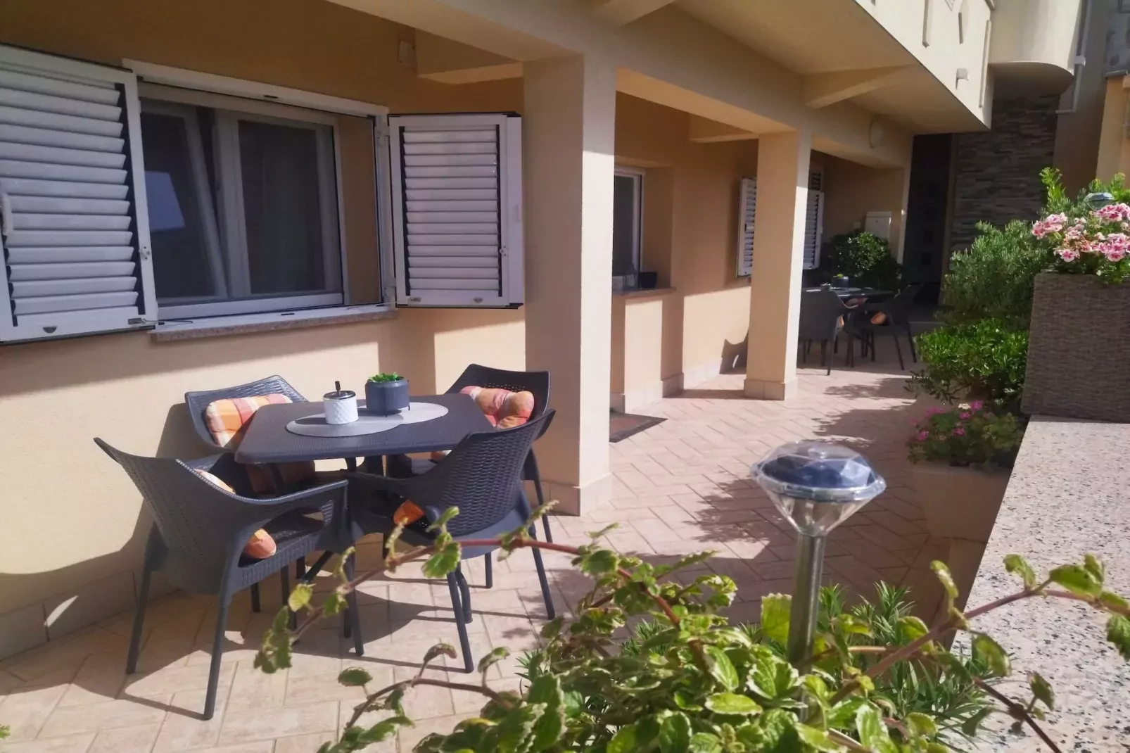 Charming One Bedroom Apartment Povljana - One Bedroom Apartment-Buitenlucht