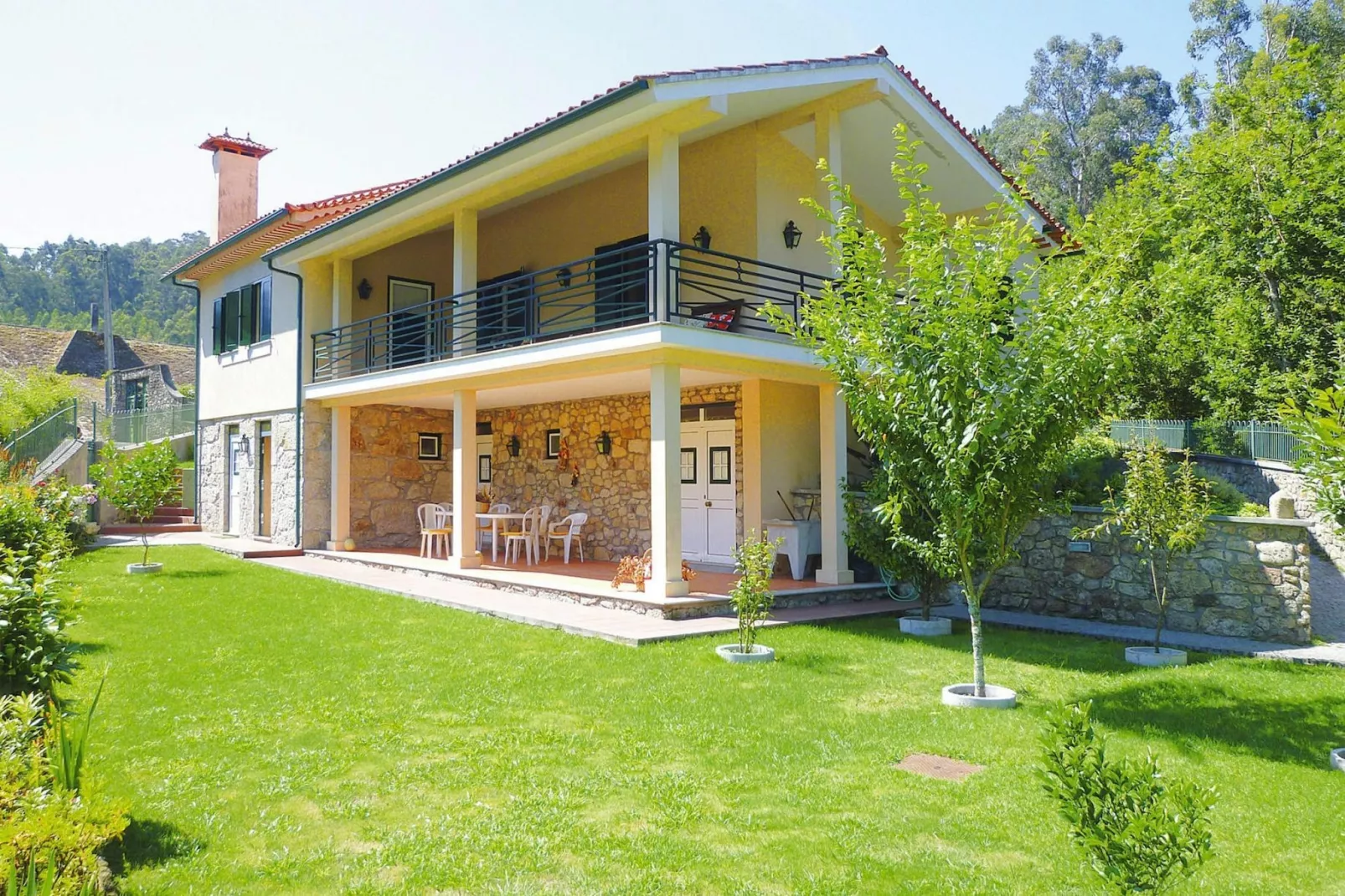 Holiday home Vale de Cambra - Rôge-Buitenkant zomer