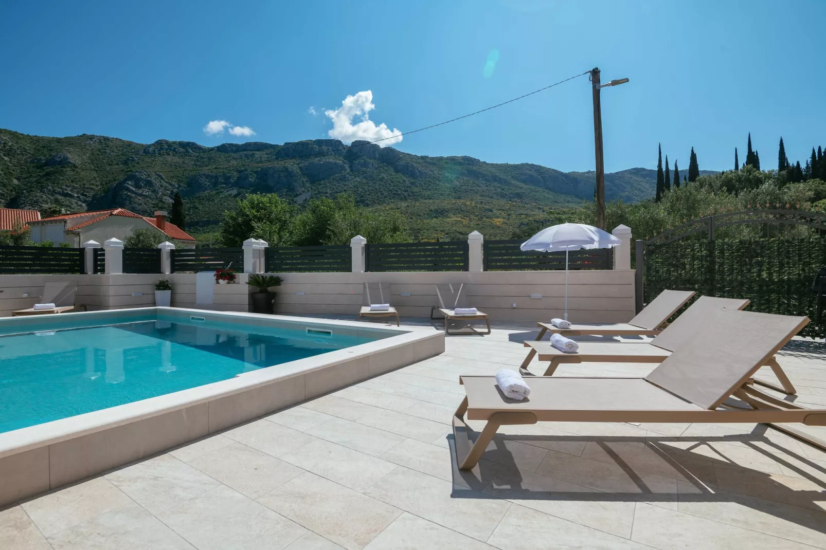 Apartments Azzurro- One Bedroom Apartment with Terrace and Hot Tub ( Azzurro II-gornji)-Zwembad