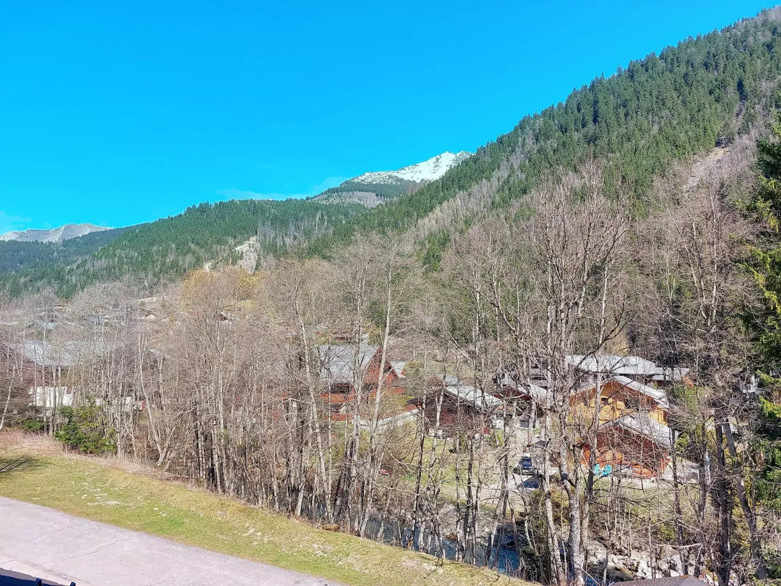 Pierres Blanches F et H-Buiten