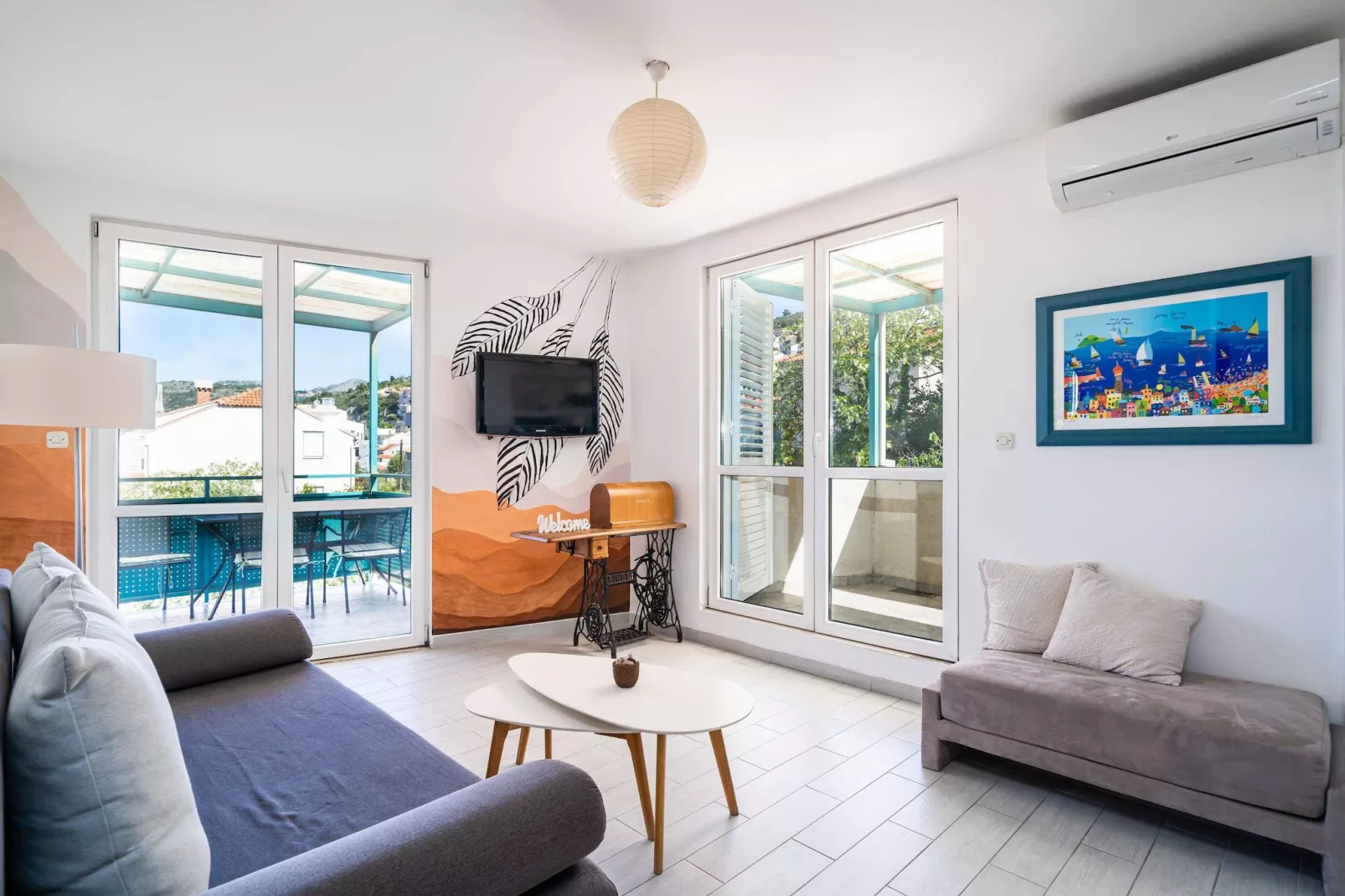 Apartment Radovan - One-Bedroom Apartment with Balcony and Sea View-Woonkamer