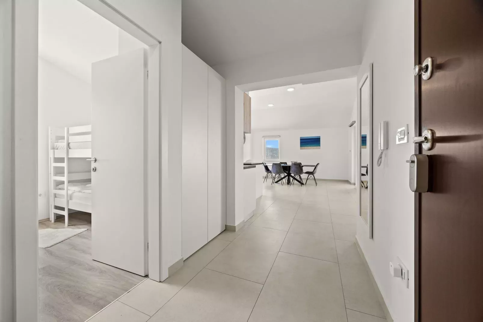 Enchanting Summer Apartment-Overloop