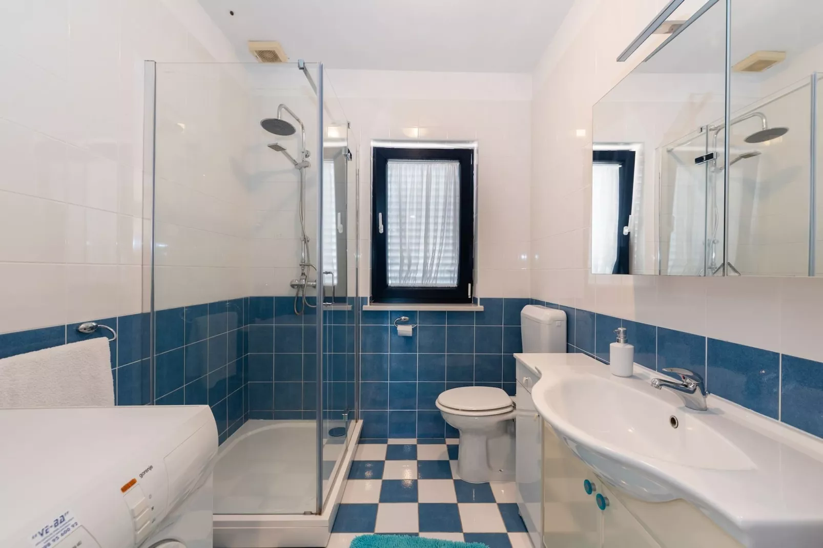 Holiday Home Alis with Sea View-Badkamer