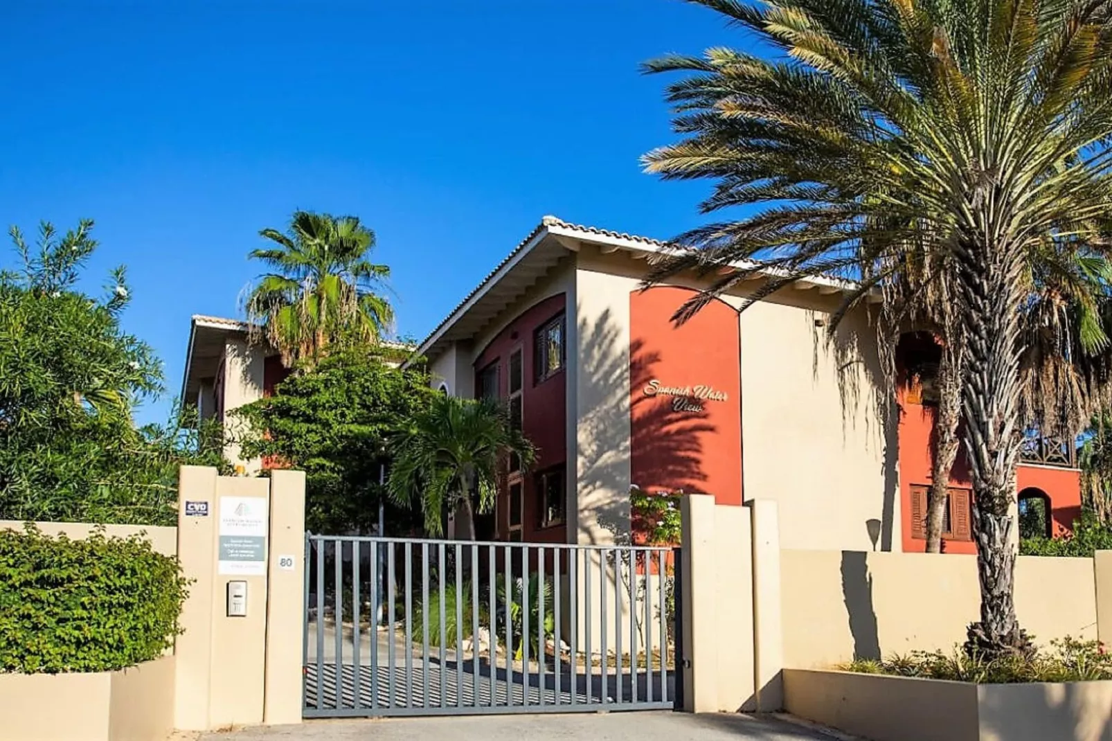 Spanish Water Apartment-Buitenkant zomer