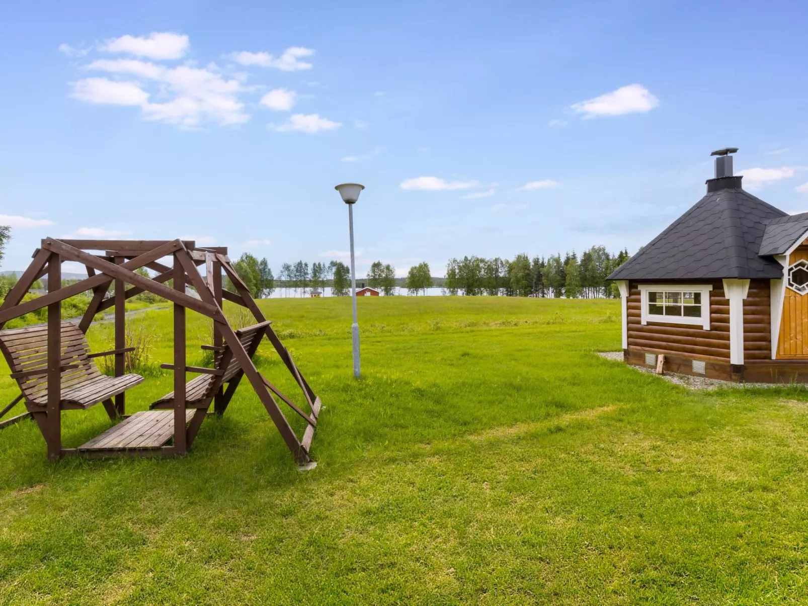 Ruka-kitkan käki-Buiten