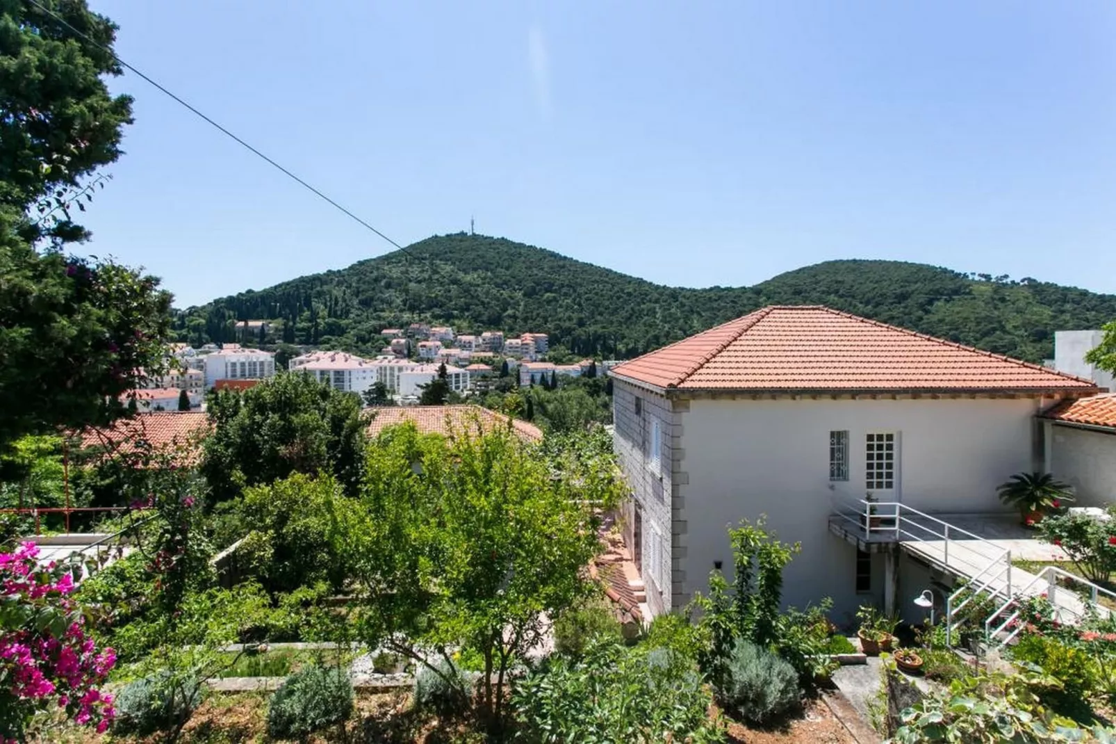 Apartments Elelu - Two-Bedroom Apartment with Terrace-Uitzicht