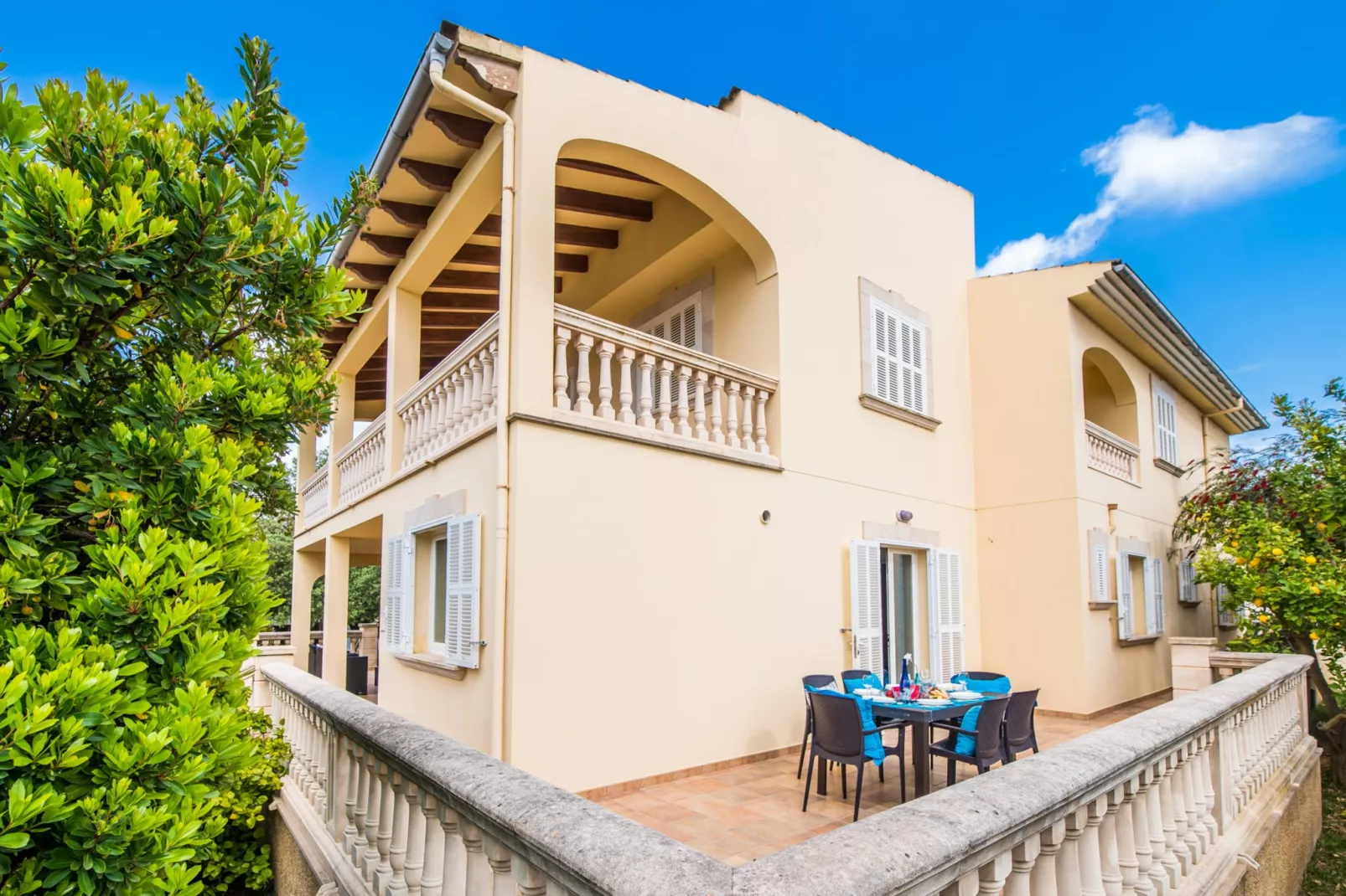 Villa Corb Mari-Buitenkant zomer
