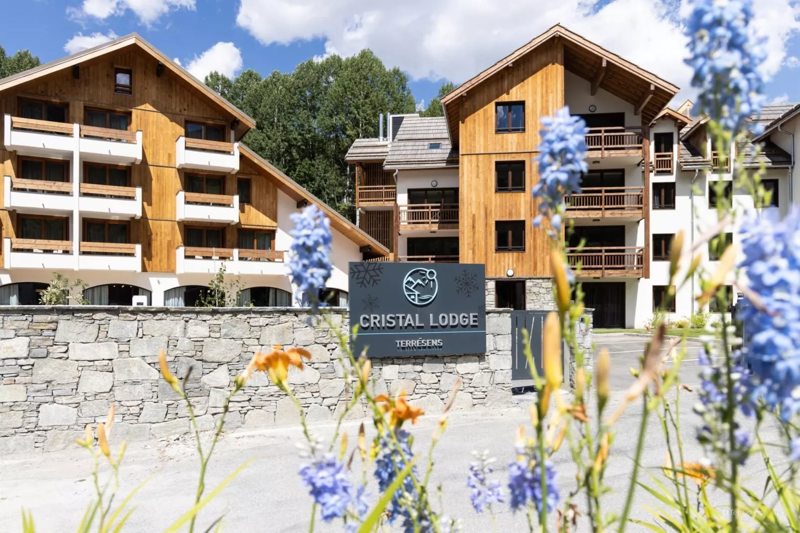 SERRE CHEVALIER Le Cristal Lodge-A38P-Buitenkant zomer